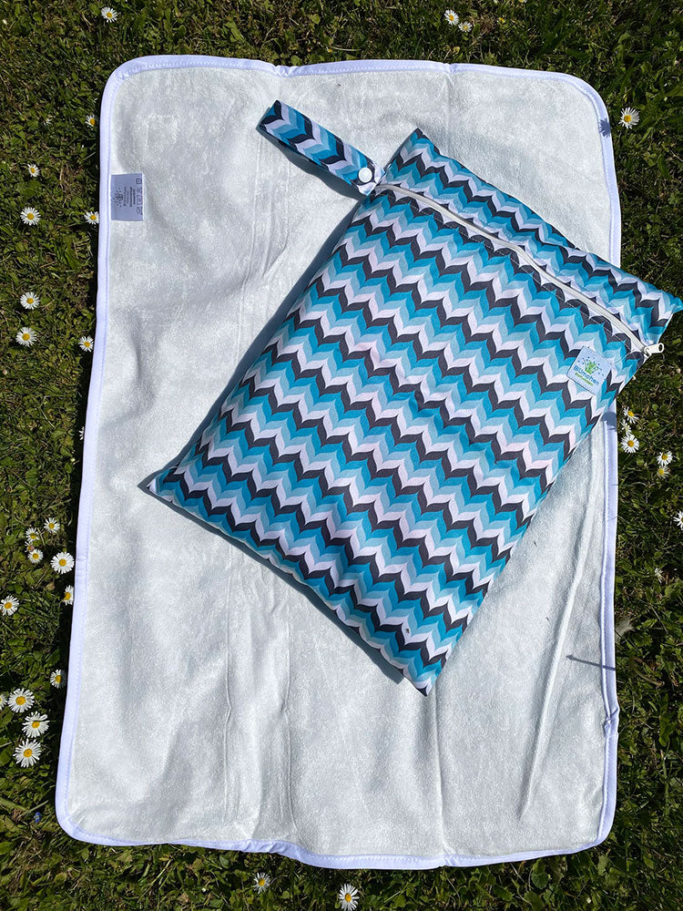 Blümchen Geschenkset Wickelunterlage + Wetbag