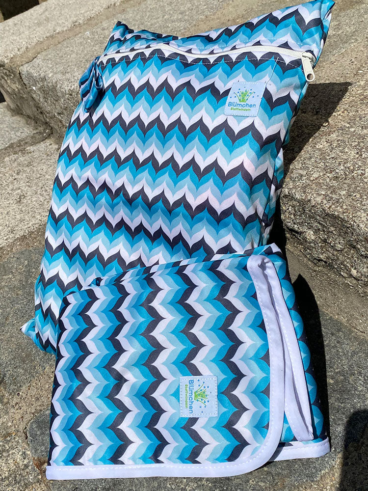 Blümchen Geschenkset Wickelunterlage + Wetbag