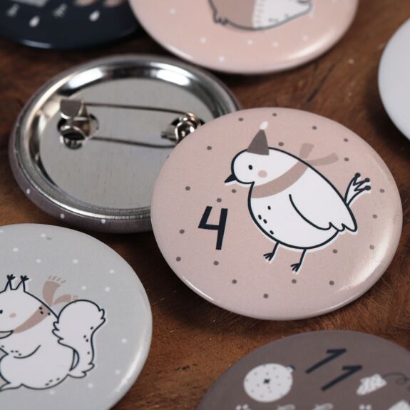 Papierdrachen 24 Adventskalender-Zahlen auf Buttons